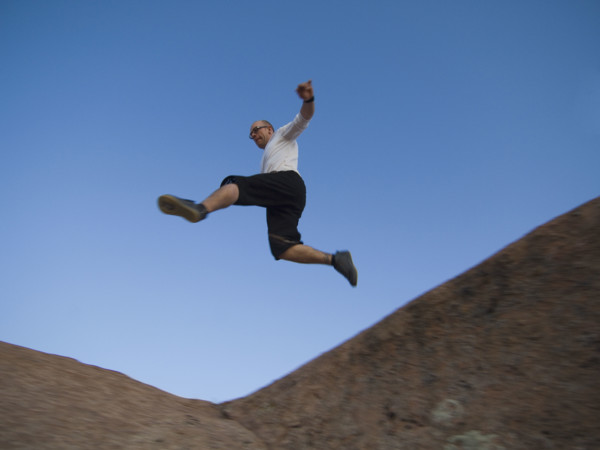 Man jumping over rock formations. Date : 2007