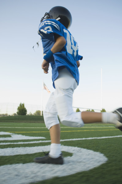 Young football player running on field. Date : 2007