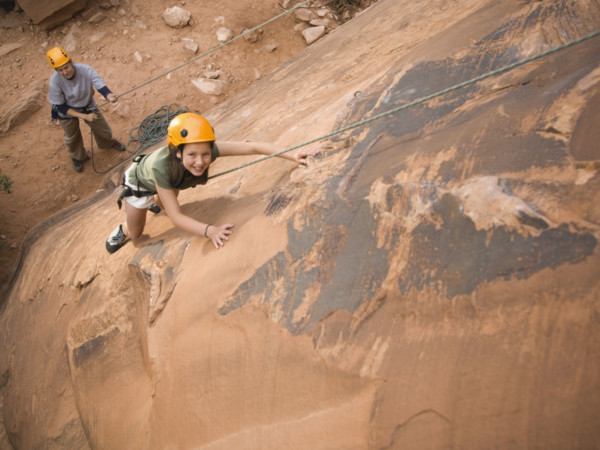 Couple rock climbing. Date : 2007
