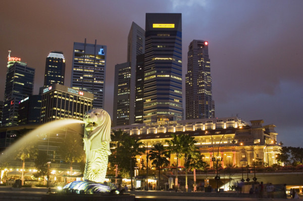CBD Central Business District Fullerton Hotel Merlion Park Singapore. Date : 2006