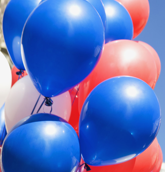 red, white and blue balloons. Date : 2008