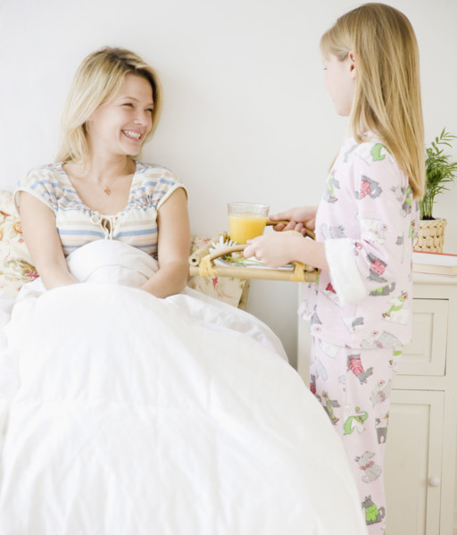 Daughter bringing mother breakfast in bed. Date : 2008