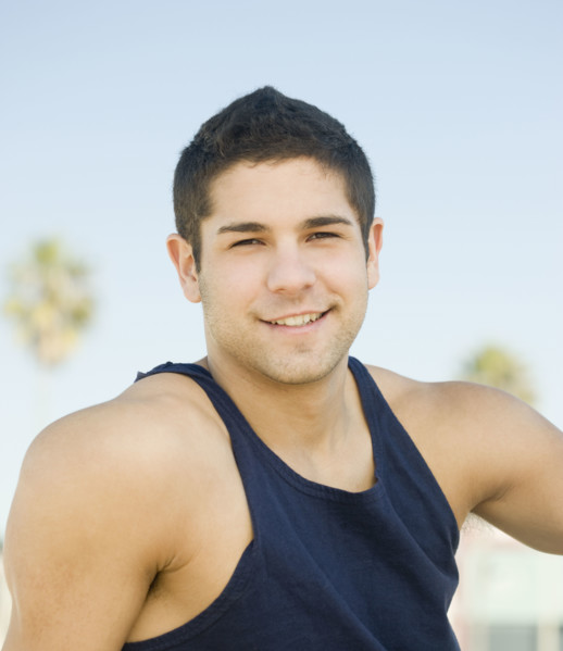 Close up of man wearing tank top. Date : 2008