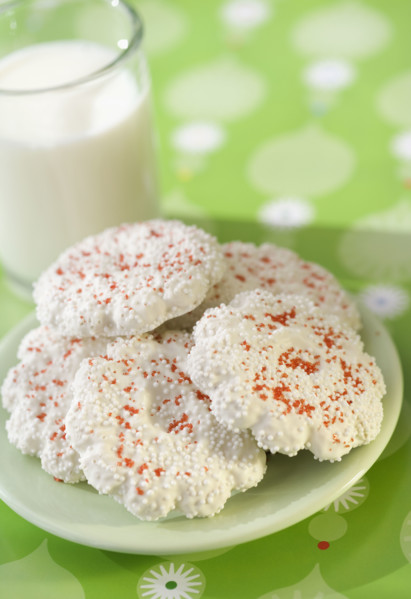 Plate of cookies next to glass of milk. Date : 2008