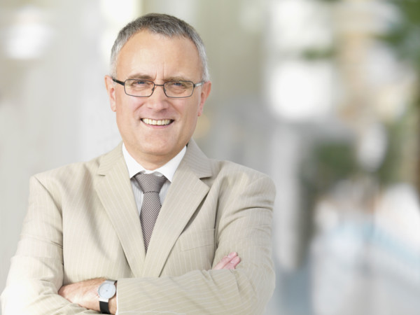 Businessman with arms crossed. Date : 2008