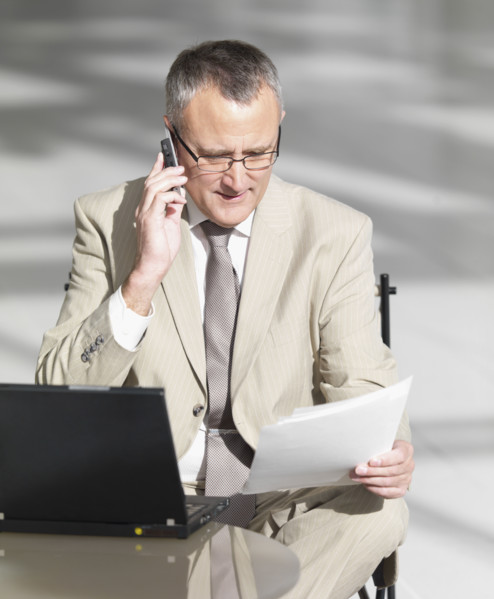 Businessman talking on cell phone. Date : 2008