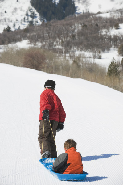 Boy pulling brother in sled. Date : 2008