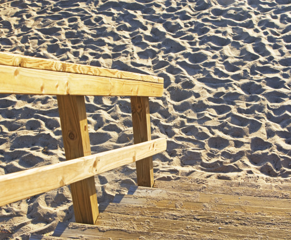 Wooden steps down to sand. Date : 2008