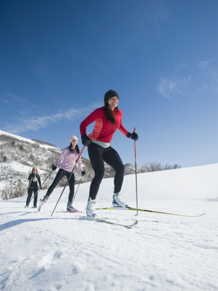 Women cross country skiing. Date : 2008