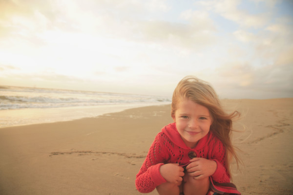 Girl sitting on beach. Date : 2008