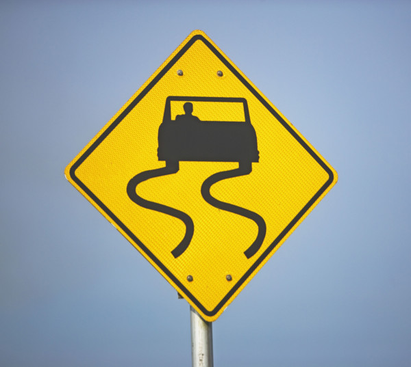 winding road sign. Date : 2008