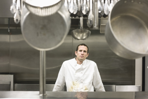 Dirty chef leaning against stove. Date : 2008