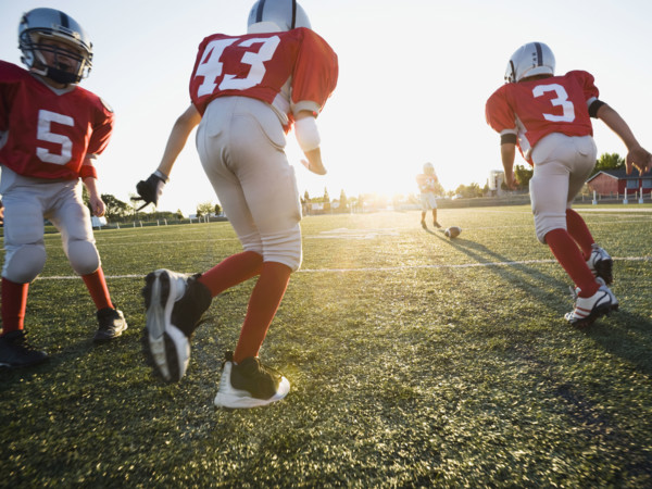 Football players running on field. Date : 2008