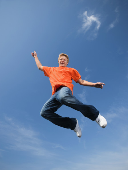 Portrait of teenage boy in mid-air. Date : 2008