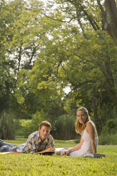 Portrait of college students studying in grass. Date : 2008