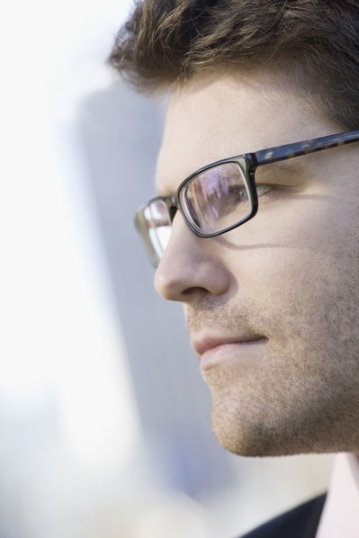 Close up of unshaven businessman. Photographe : PT Images
