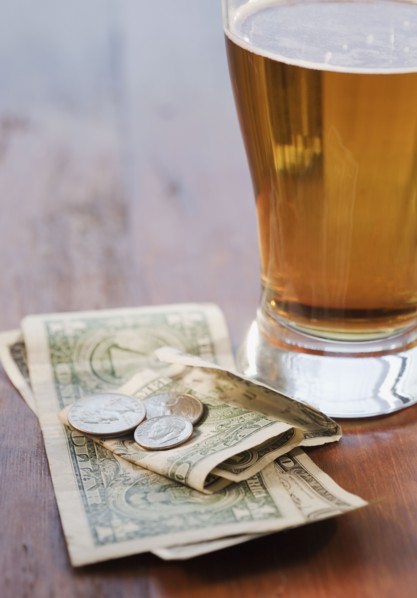 Close up of beer on heart napkin. Photographe : Jamie Grill