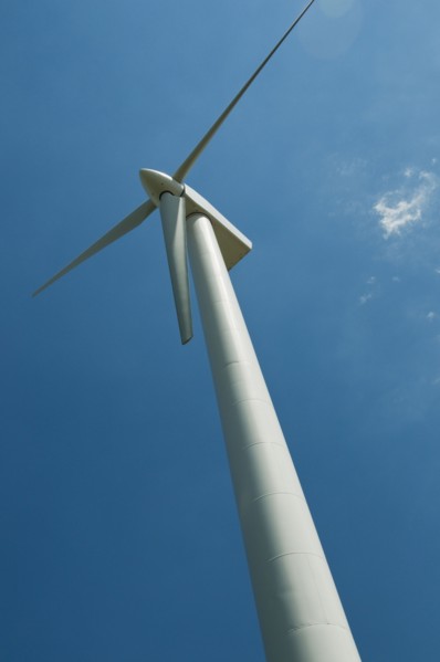 Low angle view of wind turbine. Photographe : Daniel Grill