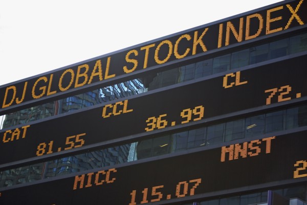 Stock ticker board. Photographe : fotog