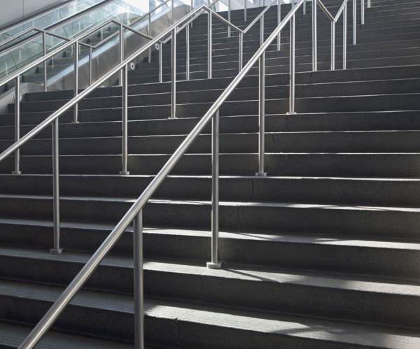Low angle view of staircase. Photographe : fotog