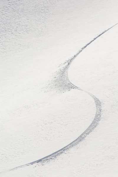 Ski tail in snow Aspen Snowmass, Aspen, Colorado, USA . Photographe : Shawn O'Connor