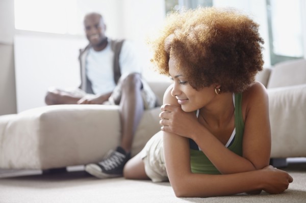 Couple relaxing in living room. Photographer: momentimages
