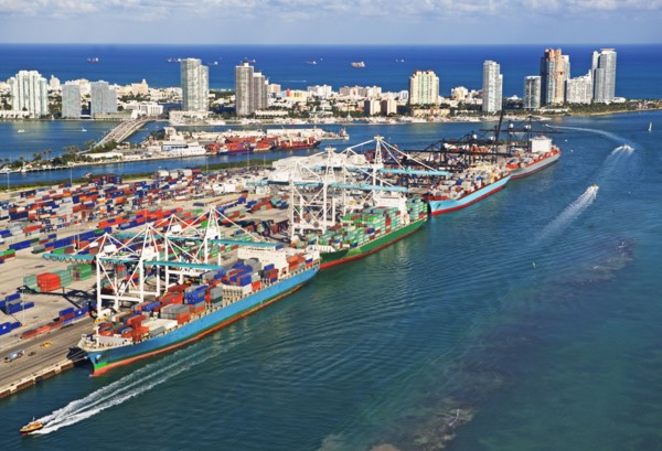 Commercial Dock. Photographer: fotog