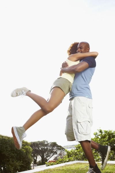 Couple embracing. Photographer: momentimages