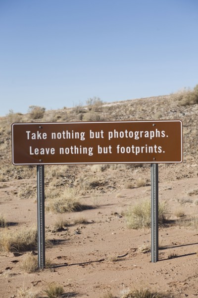 Conservation sign in Arizona desert. Photographe : David Engelhardt