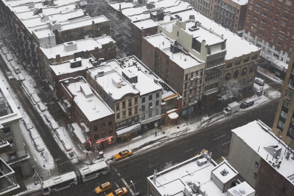 Urban rooftops in winter. Photographe : fotog