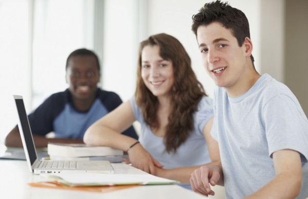 Students in classroom. Photographe : momentimages