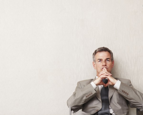 Businessman waiting. Photographe : momentimages