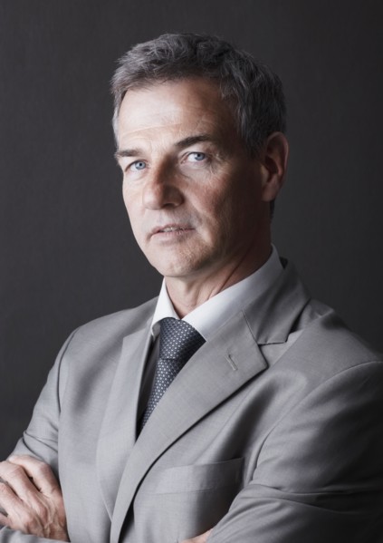 Portrait of a businessman. Photographe : momentimages