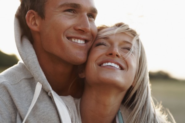 Happy couple. Photographe : momentimages