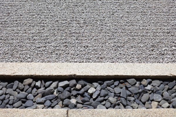Rocks and concrete. Photo : Lucas Lenci Photo