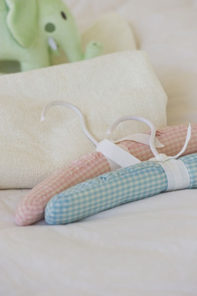 Quilted hangers baby blanket and stuffed elephant. Photo : Daniel Grill