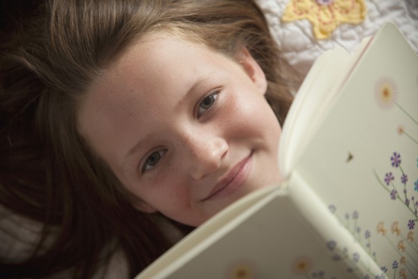Young girl reading her diary. Photo : Mike Kemp