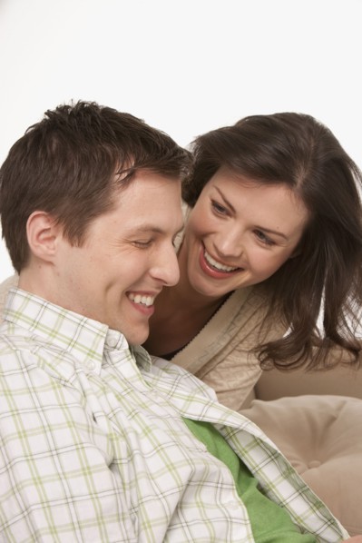 Couple laughing together. Photo : K.Hatt