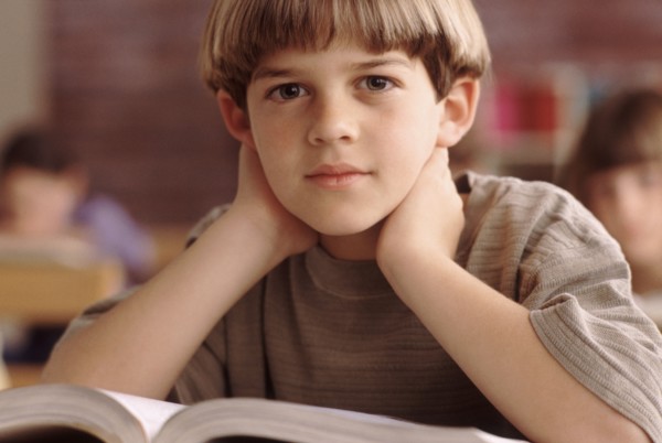 Elementary school student sitting at his desk. Photo : Rob Lewine