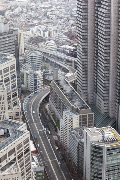 Buildings and highways in Tokyo Japan. Photo : Lucas Lenci Photo