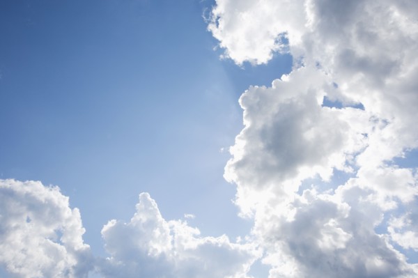 Clouds blue sky and sunlight. Photo : Chris Hackett