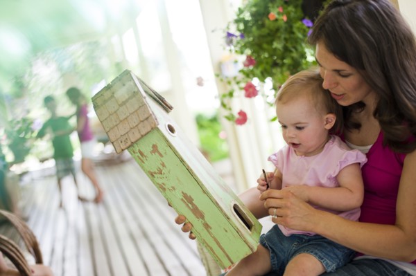 Mother daughter looking at birdhouse. Photo. Tim Pannell