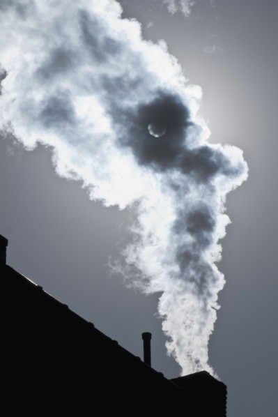 Smoke coming out of factory chimney. Photo : Antonio M. Rosario