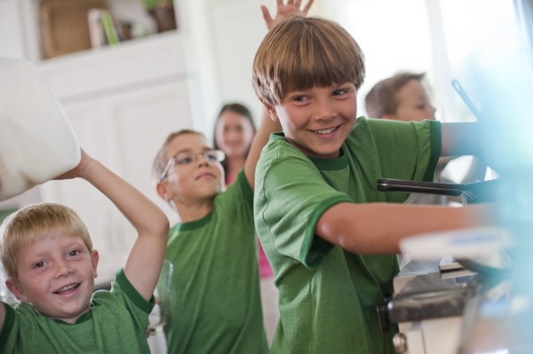 Group of children in kitchen. Photo : Tim Pannell