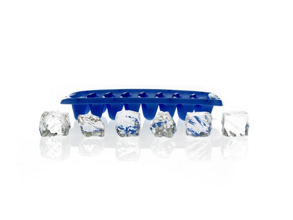Ice cubes and blue ice cube tray. Photo : David Arky