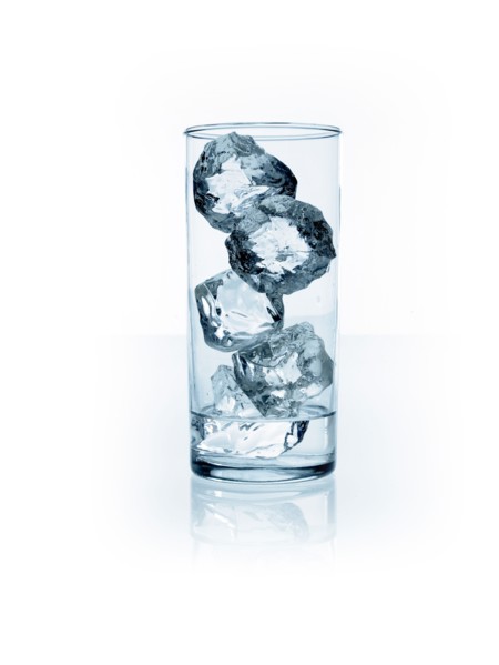 Ice cubes in glass. Photo : David Arky