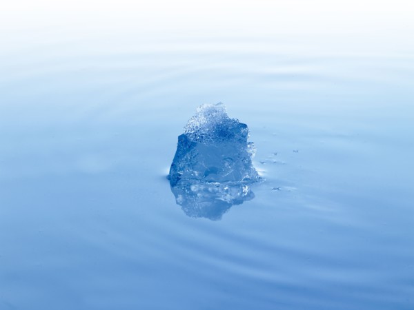 Ice cube in water. Photo : David Arky