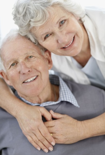 Affectionate senior couple. Photo : momentimages