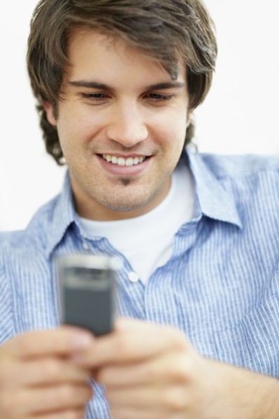 Handsome man texting. Photo : momentimages
