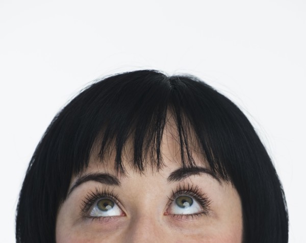 Woman looking up. Photo. Daniel Grill